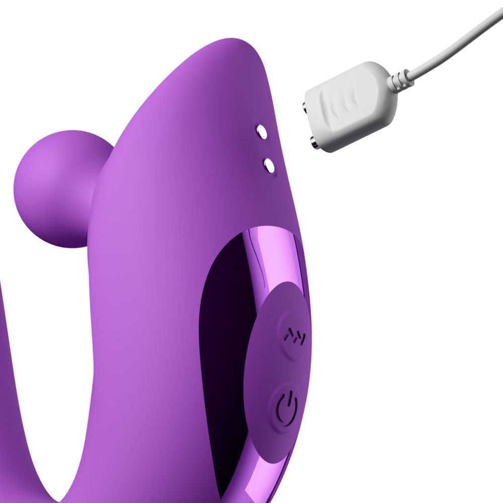 Magnetic USB charger meeting the charging pins on the Harmoni Pro handle