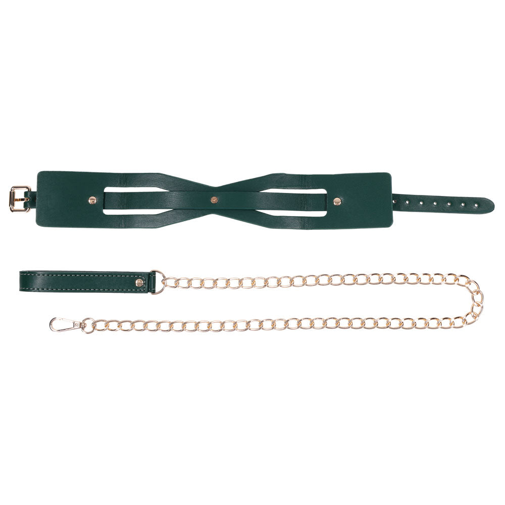 Indica collar laid out straight with the buckle end and the chain leash below