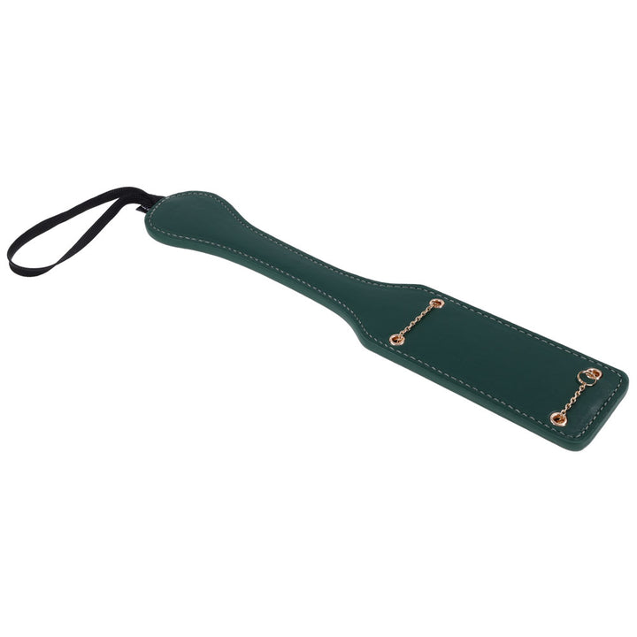 Indica paddle angled with the wrist loop at the left and the gold chain detail on the blade