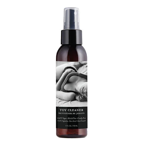 Hemp Seed Misting Toy Cleaner 118 ml, spray bottle with black-and-white label