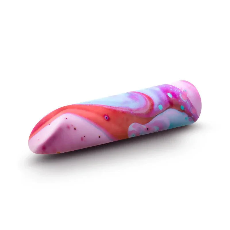 Fascinate bullet lying on the diagonal, rounded tip to the left