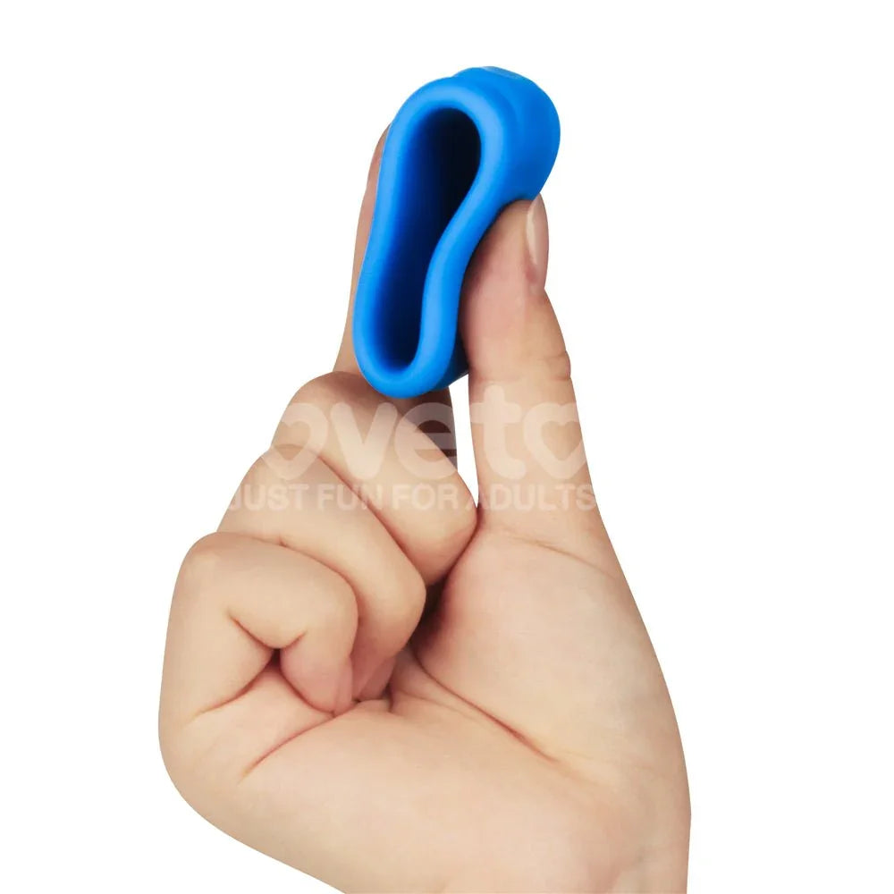 Blue Twin Flex ring stretched over two fingers, showing how far the silicone gives