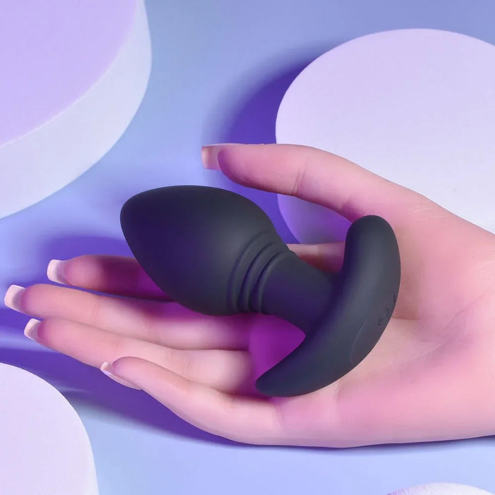 Black Plug & Play butt plug held in a hand to show its 10.3 cm length