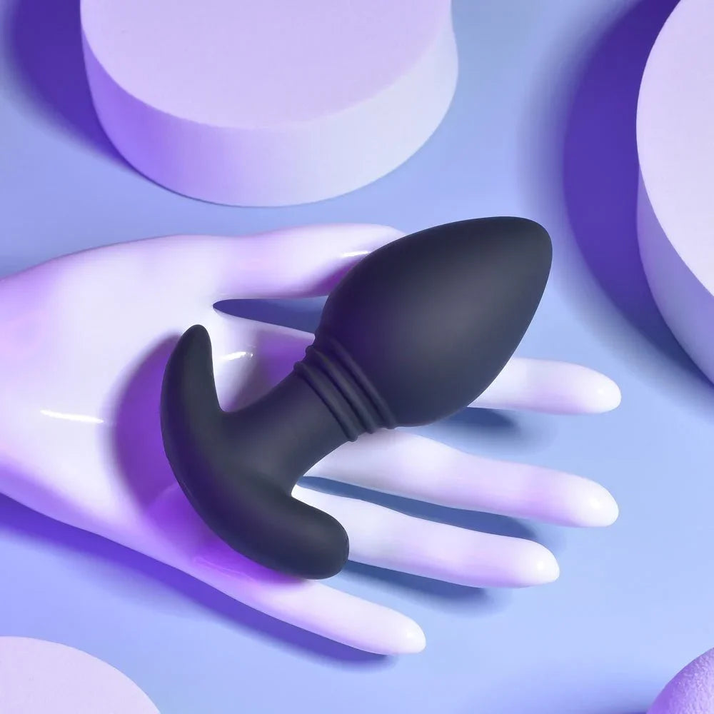 Plug & Play butt plug resting on a white display hand, ribbed shaft visible