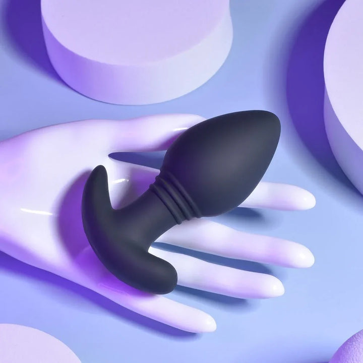 Plug & Play butt plug resting on a white display hand, ribbed shaft visible