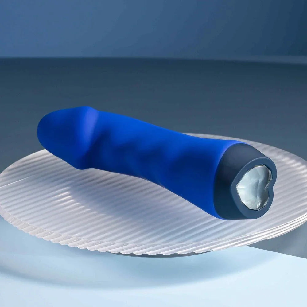 Blue Banger lying with the gem-shaped base button facing the camera