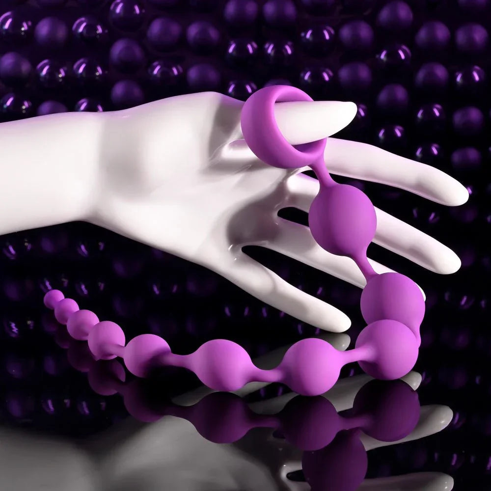 Beaded Adventure hooked over a white mannequin hand by its pull ring