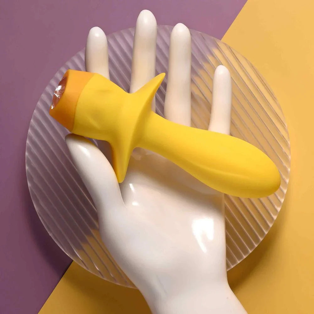 Mellow Yellow resting across a white mannequin hand