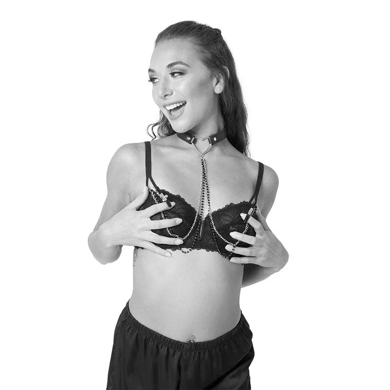 Model turned to the side wearing the Amor collar and nipple clamps