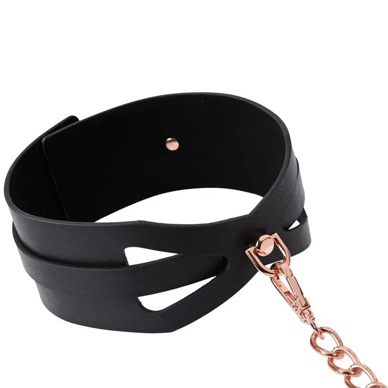 Close-up of the Brat collar's cut-out design and rose gold snap clip