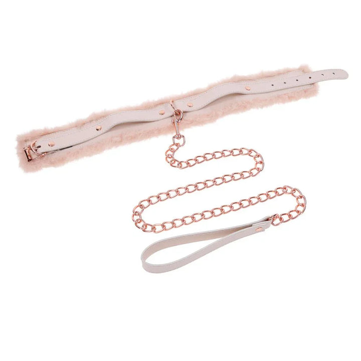 Peach fur collar laid diagonally with the rose gold chain leash beneath