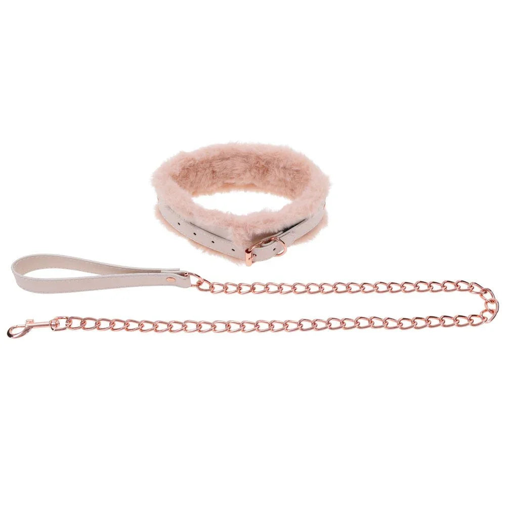 Peach fur collar with the leash stretched out to show its full chain length